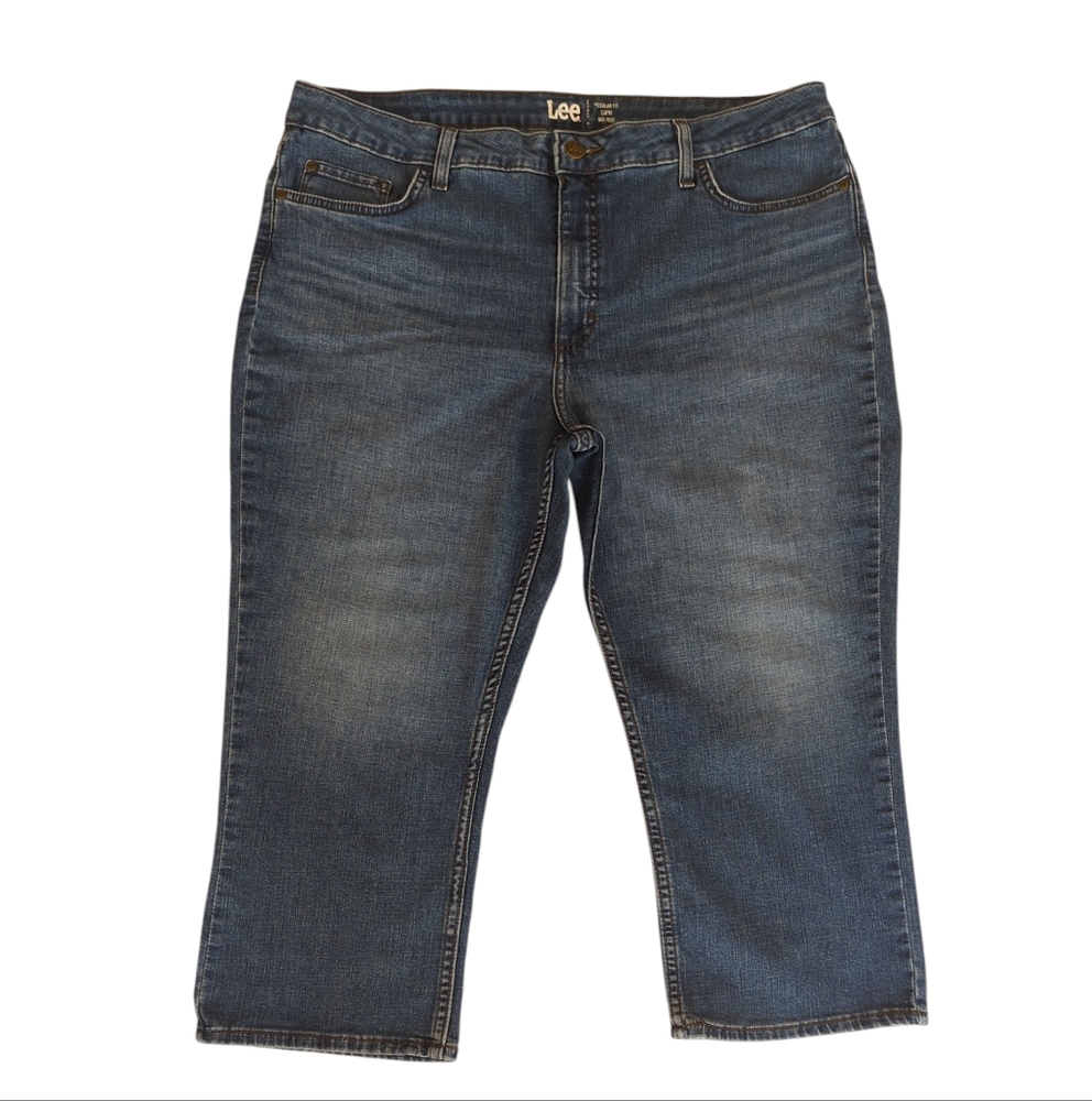 Lee Distressed Whiskering Mid-Rise Regular Fit Capri Jeans 20M Blue Five Pockets